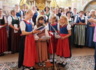 Dirndlgwandsamstag in Hartkirchen