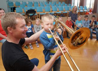 Musikverein besuchte Kindergarten