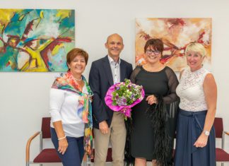 Ausstellung „Acrylbilder und Keramik“