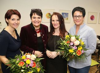 Übergabe bei Frau in der Wirtschaft Grieskirchen