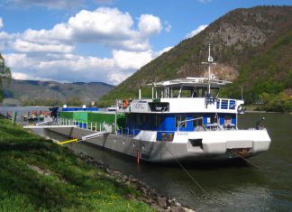 „Musik und Kabarett am FLUSS“