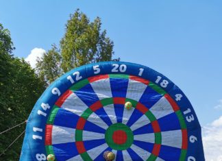 Riesendart im Freibad