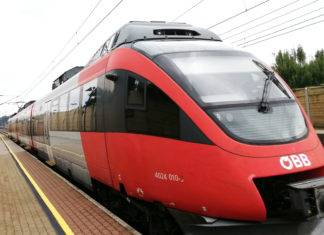 Bahn fahren und Geld sparen