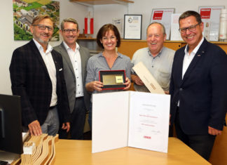 Wirtschaftsmedaille überreicht