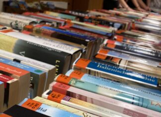Großer Bücher-Flohmarkt
