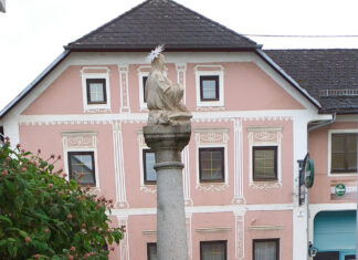 Kriegerdenkmal liebevoll gepflegt